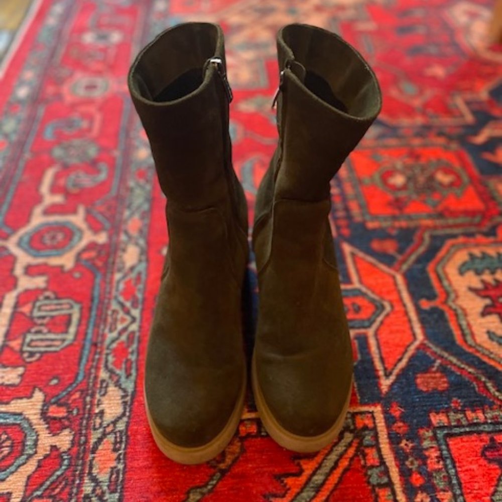 Olive Greene Suede La Canadienne Boots